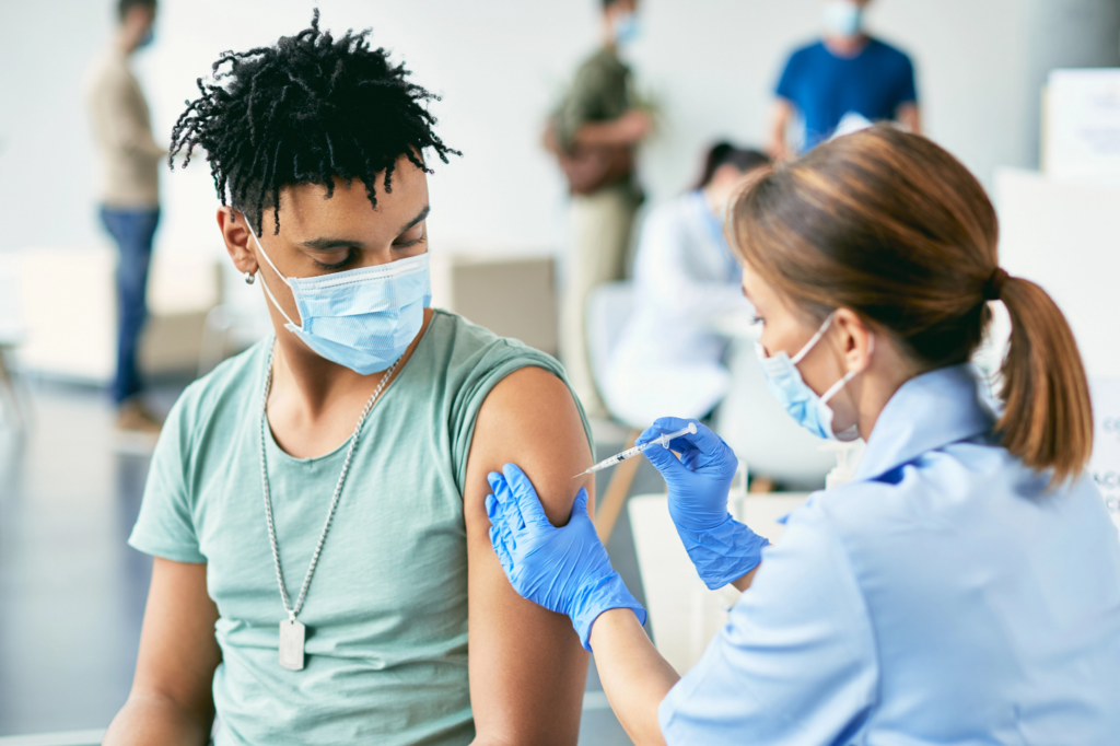 VACINAS: PROTEÇÃO PARA PESSOAS VIVENDO COM HIV/AIDS (PVHA)
